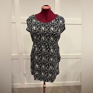 💕2 for $25💕 Ricki's Monochrome Abstract Tunic/Dress